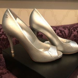 Chanel silver snake pumps 38